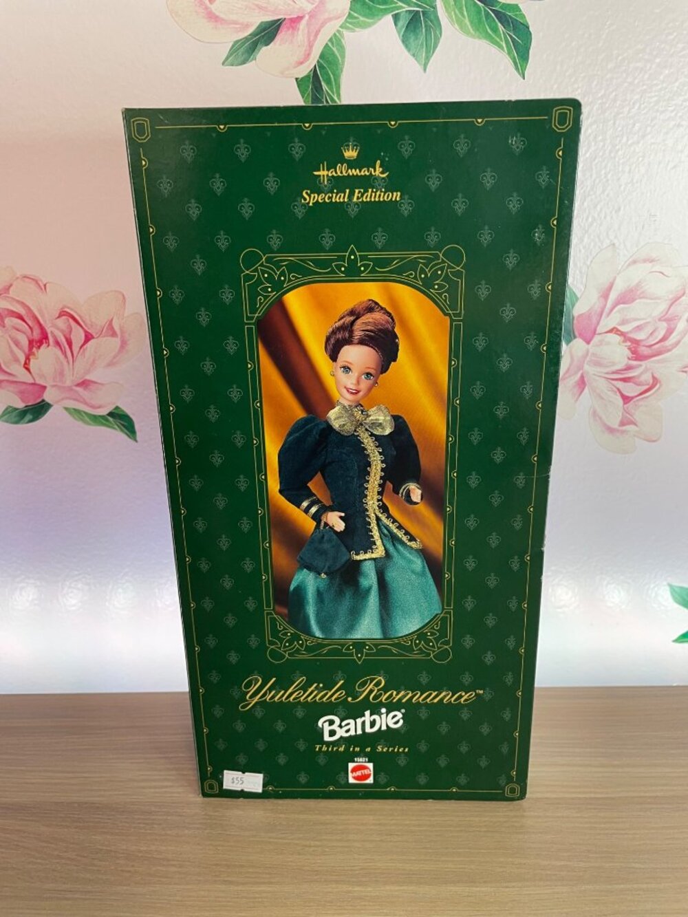 Yuletide Romance Barbie Hallmark Special Edition Doll 1996 Mattel 15621 NIB
